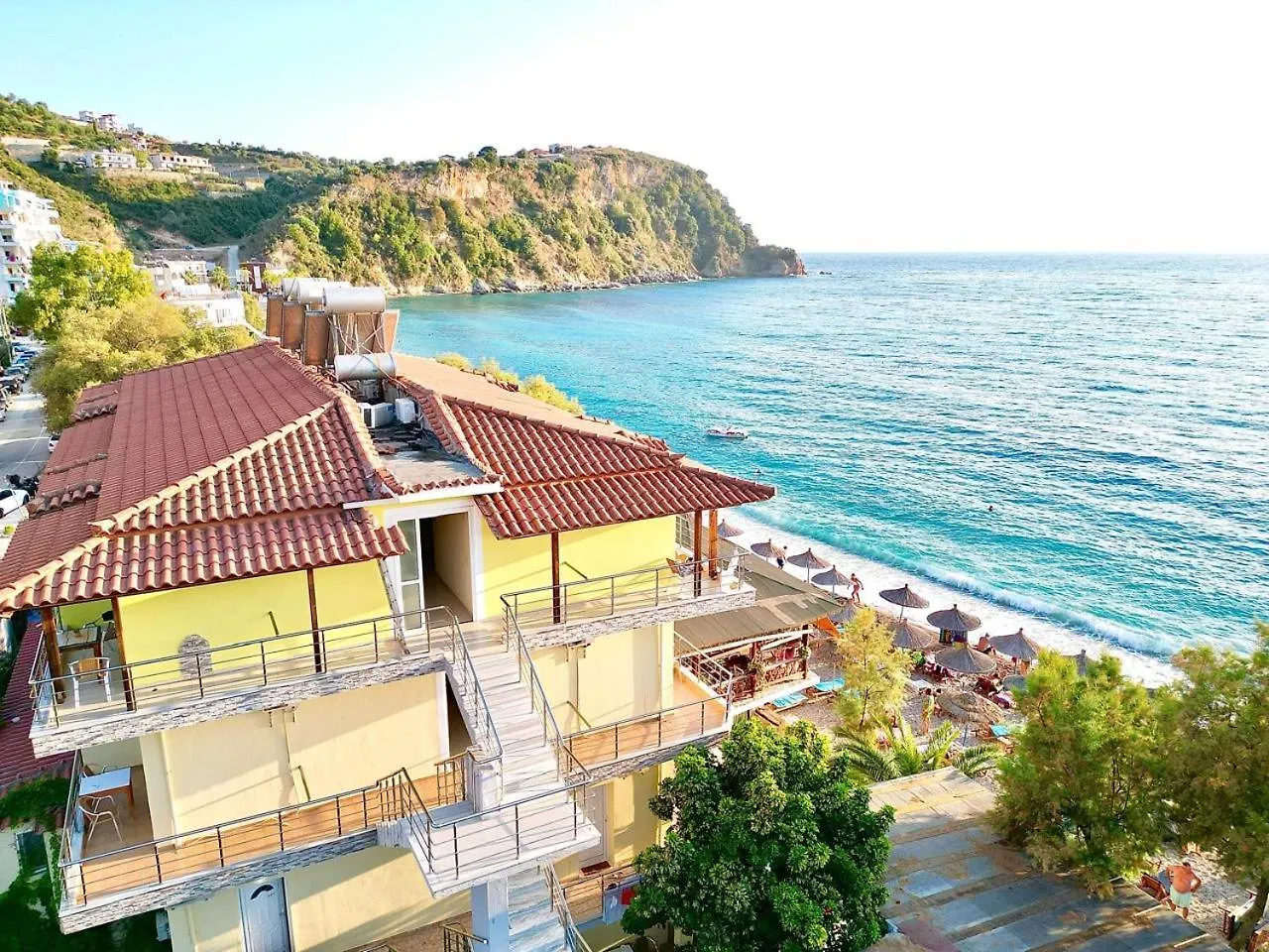 Potam'Sea Bliss 33- Beach Front, Sun Beds & Parking Himarë